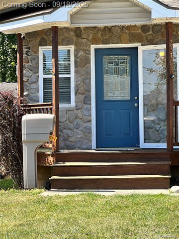front view picture of 23785 Schroeder, Eastpointe, MI. 48021