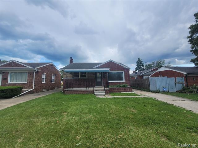 front view picture of 17918 Stephens, Eastpointe, MI. 48021
