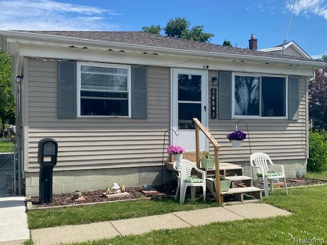 front view picture of 16841 Stephens, Eastpointe, MI. 48021