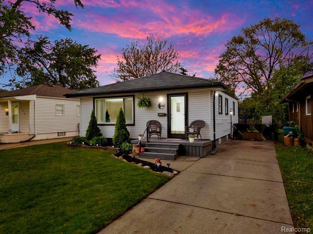 front view picture of 23830 Shakespeare, Eastpointe, MI. 48021