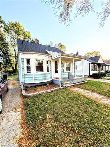 front view picture of 7276 Sterling, Center Line, MI. 48015