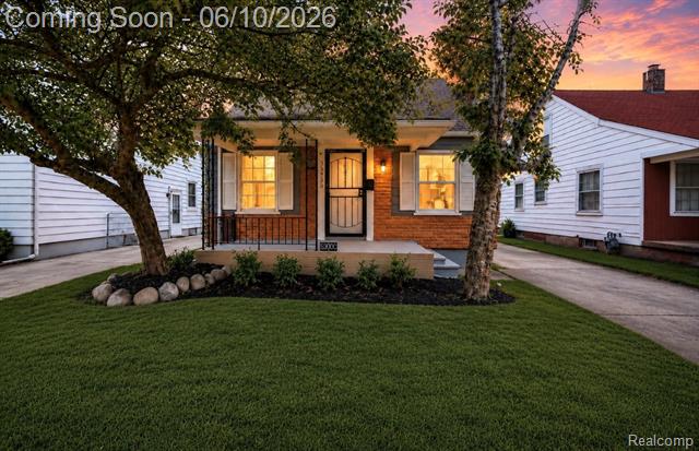 front view picture of 23809 Normandy, Eastpointe, MI. 48021