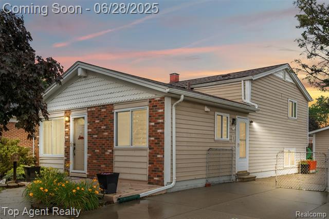 front view picture of 22123 Ridgeway, Saint Clair Shores, MI. 48080