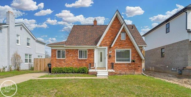 front view picture of 21945 Ridgeway, Saint Clair Shores, MI. 48080