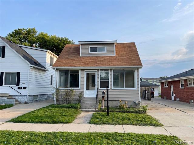 front view picture of 8041 Sterling, Center Line, MI. 48015
