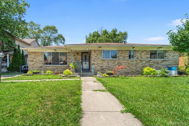 front view picture of 24245 Rosebud, Eastpointe, MI. 48021