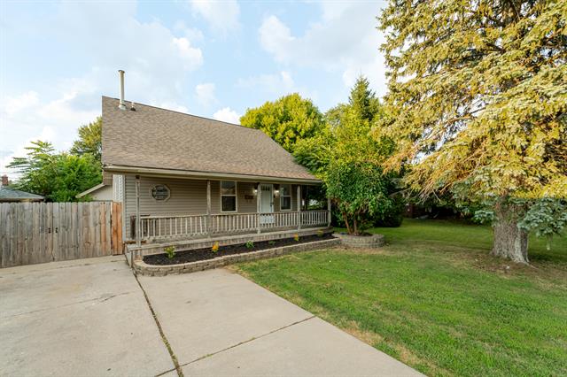 front view picture of 16923 Stephens, Eastpointe, MI. 48021