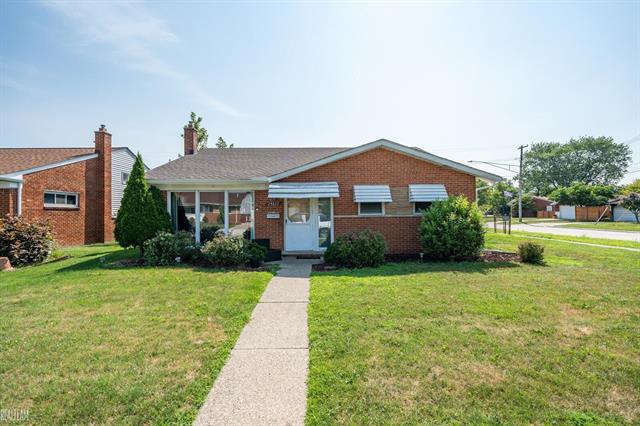 front view picture of 24612 Panama, Warren, MI. 48091