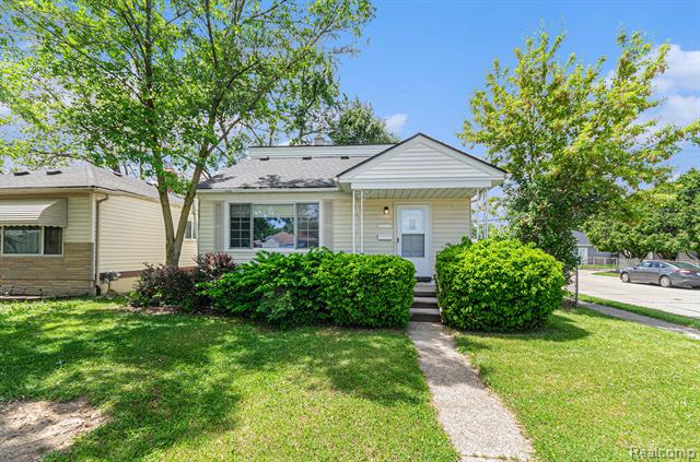 front view picture of 24309 Tuscany, Eastpointe, MI. 48021