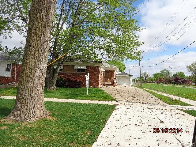 front view picture of 18595 Stephens, Eastpointe, MI. 48021
