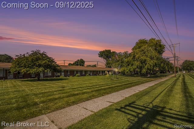 front view picture of 24301 Kelly, Eastpointe, MI. 48021