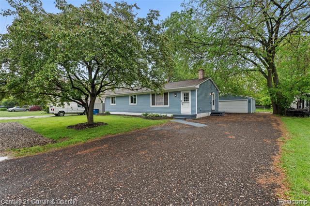 front view picture of 6262 Garden Court, Warren, MI. 48091