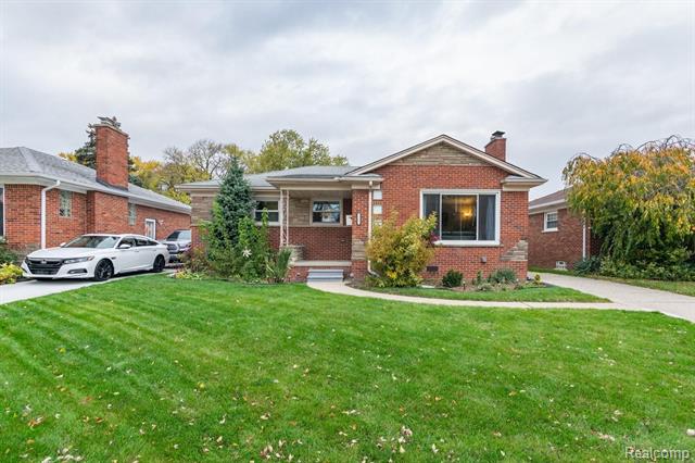 front view picture of 16901 Wilson, Eastpointe, MI. 48021