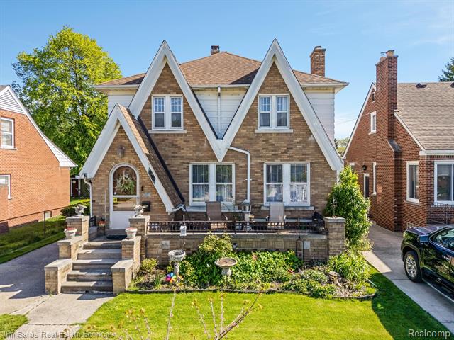 front view picture of 7436 Coolidge, Center Line, MI. 48015