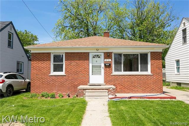 front view picture of 8131 Theisen, Center Line, MI. 48015