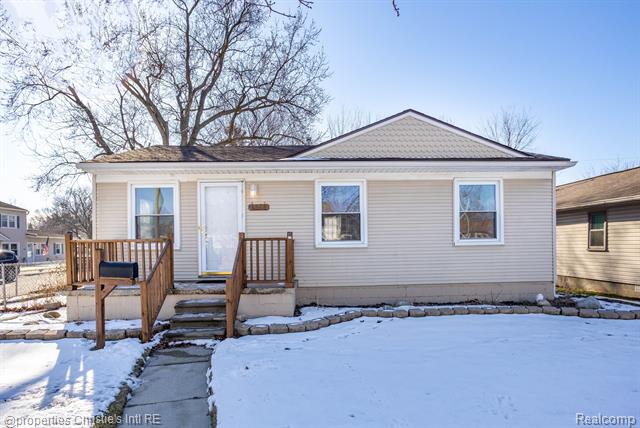 front view picture of 8328 Theisen, Center Line, MI. 48015