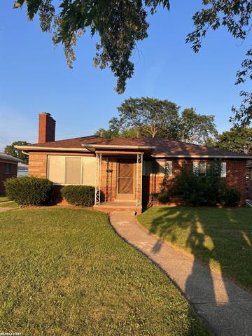 front view picture of 24336 Warrington Ct, Eastpointe, MI. 48021