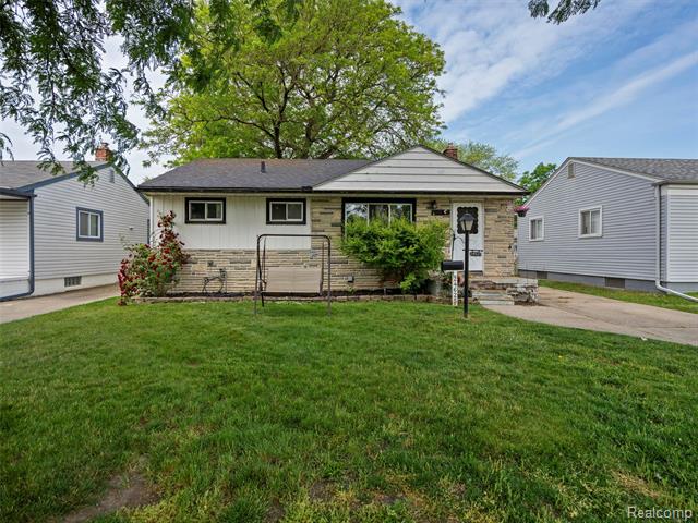 front view picture of 24625 Hayes, Eastpointe, MI. 48021