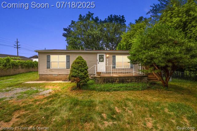 front view picture of 20795 Orchard Lake Rd, Farmington, MI. 48336