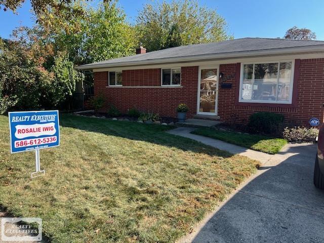 front view picture of 21536 Downing, Saint Clair Shores, MI. 48080
