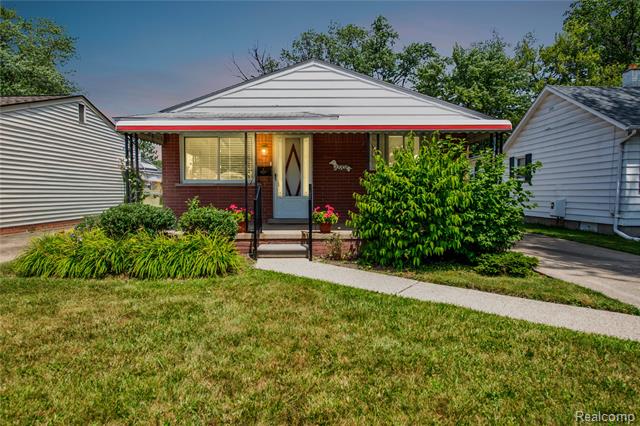 front view picture of 22107 Downing, Saint Clair Shores, MI. 48080