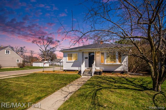 front view picture of 24706 Schroeder, Eastpointe, MI. 48021