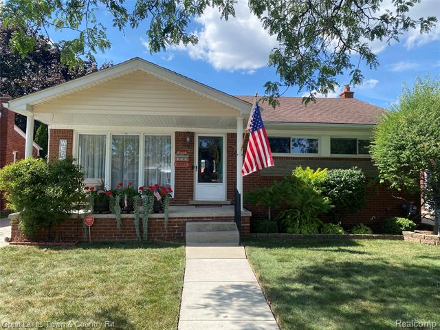 front view picture of 24585 Mabray, Eastpointe, MI. 48021