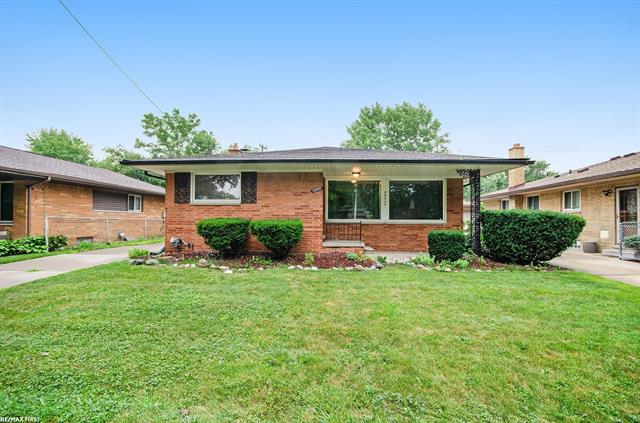front view picture of 24509 Wood, Saint Clair Shores, MI. 48080