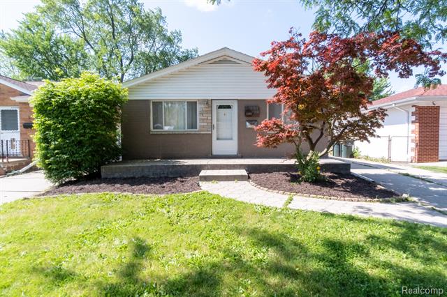 front view picture of 21806 Trombly, Saint Clair Shores, MI. 48080