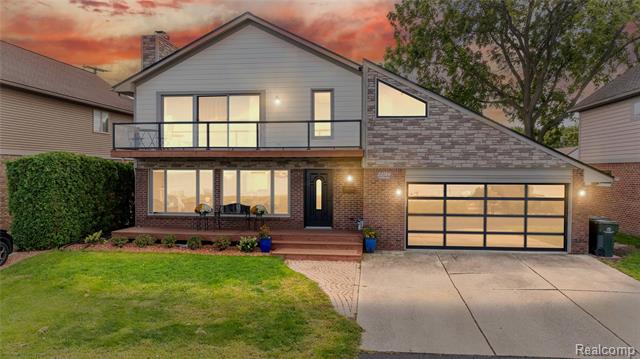 front view picture of 22584 10 Mile Rd, Saint Clair Shores, MI. 48080