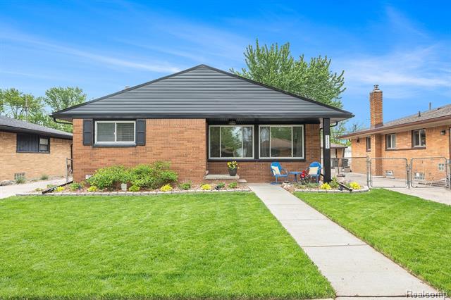 front view picture of 24504 Princeton, Saint Clair Shores, MI. 48080