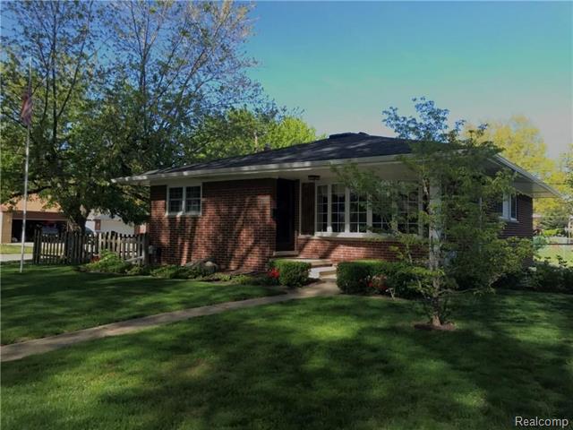front view picture of 24620 Wood, Saint Clair Shores, MI. 48080