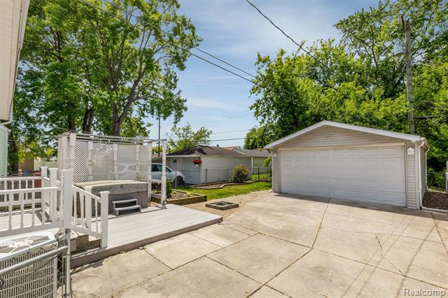 front view picture of 24921 Lexington, Eastpointe, MI. 48021