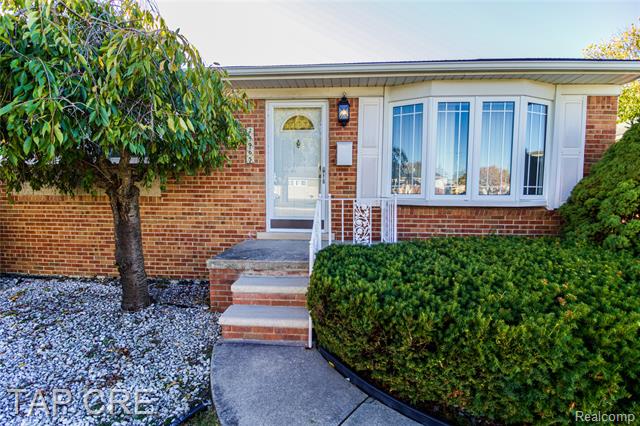 front view picture of 24965 Johnston, Eastpointe, MI. 48021