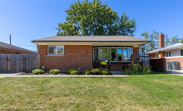 front view picture of 24821 Wood, Saint Clair Shores, MI. 48080