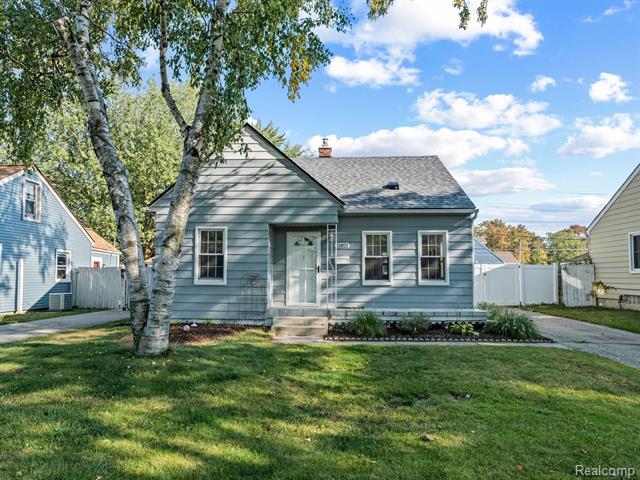 front view picture of 21821 Lange, Saint Clair Shores, MI. 48080