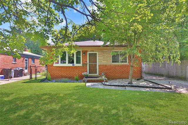 front view picture of 24916 Labadie, Saint Clair Shores, MI. 48080