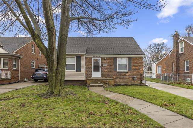 front view picture of 8450 Warren Blvd, Center Line, MI. 48015