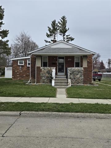 front view picture of 16207 Chesterfield, Eastpointe, MI. 48021