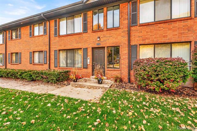 front view picture of 20745 Saint Francis Ave, Farmington, MI. 48336