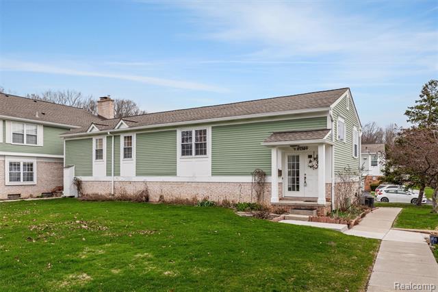 front view picture of 21384 E Glen Haven Cir, Northville, MI. 48167