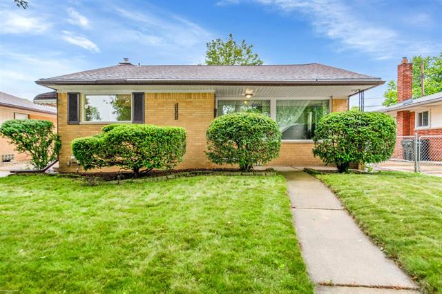 front view picture of 24721 Ursuline, Saint Clair Shores, MI. 48080