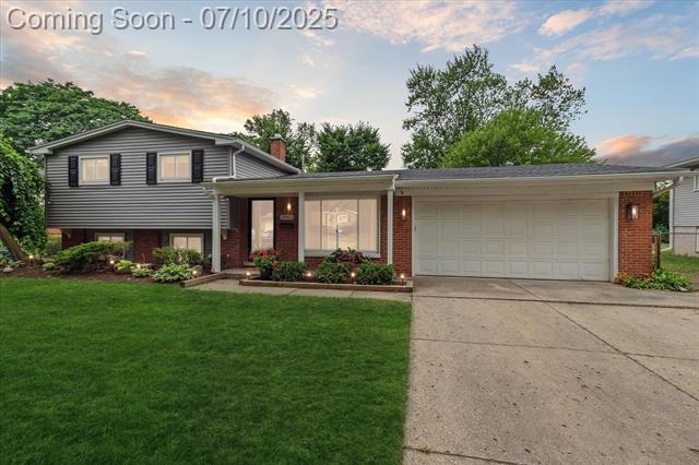 front view picture of 20955 Robinwood St, Farmington, MI. 48336