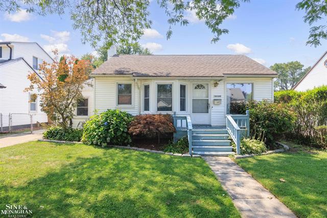 front view picture of 22100 Lange, Saint Clair Shores, MI. 48080