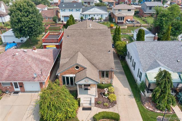 front view picture of 22501 Maple, Saint Clair Shores, MI. 48081