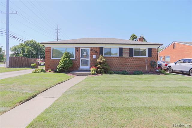 front view picture of 25009 Roan, Warren, MI. 48089