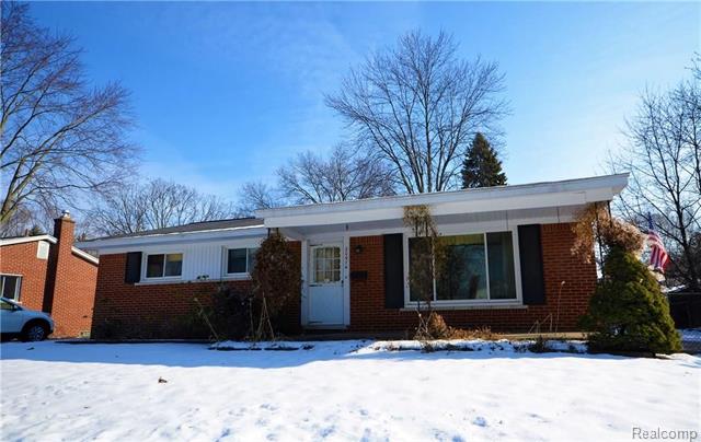 front view picture of 20974 Larkspur St, Farmington, MI. 48336
