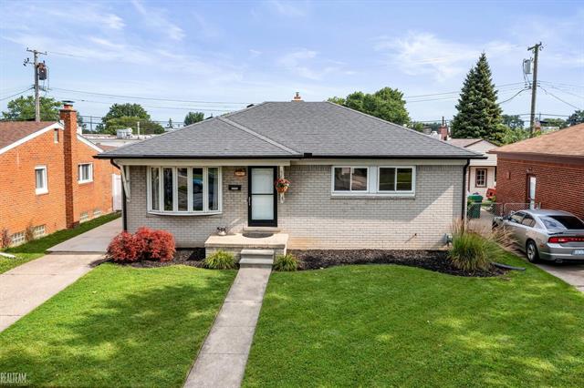 front view picture of 24955 Mabray, Eastpointe, MI. 48021