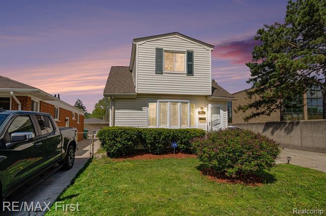 front view picture of 24917 Saxony, Eastpointe, MI. 48021