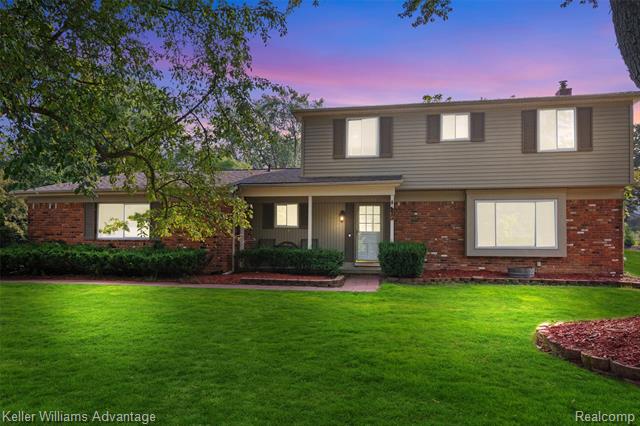 front view picture of 38087 Connaught Dr, Farmington, MI. 48335